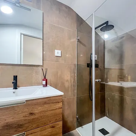Isaura's - Cozy Little House In The Heart Of Viana Apartment