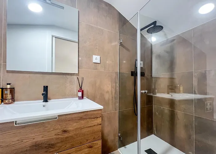 Isaura's - Cozy Little House In The Heart Of Viana Apartamento